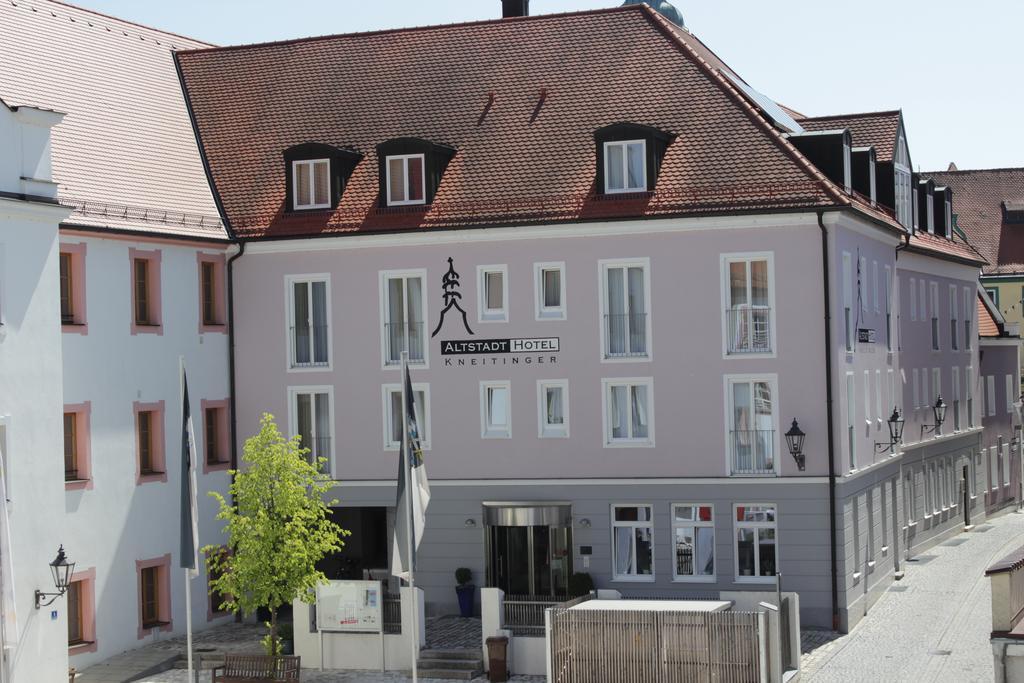 Altstadthotel Kneitinger, Абенсберг Экстерьер фото